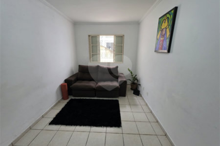 Casa térrea à venda no Douradinho com 2 quartos e edícula com mais dois quartos e 2 banheiros.