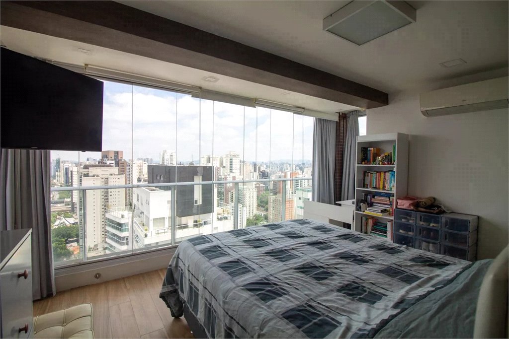 Cobertura amplo com 110m² mobilizada à venda no Campo Belo