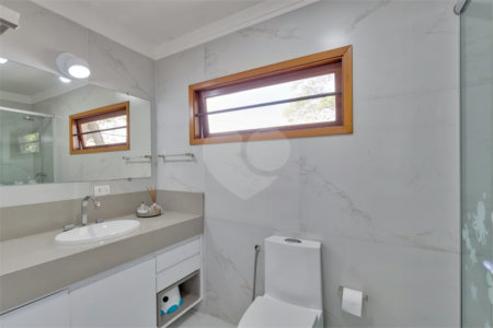 Casa à venda no Brooklin Velho, reformada e com piscina.