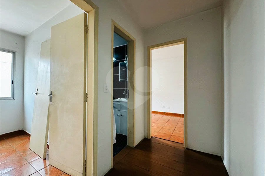 Vende-se Apartamento de 2 Quartos com Sacada na Vila Mascote