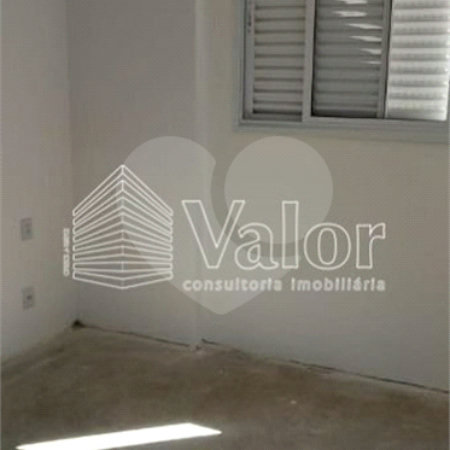 Terreno com uma casa antiga