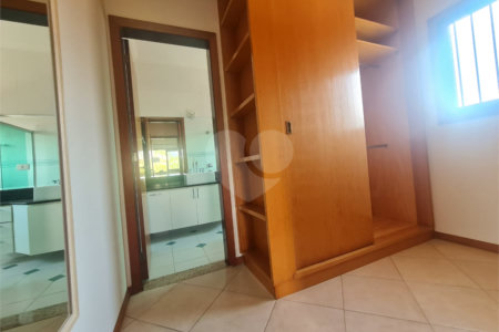 Casa à venda com 3 suítes em Interlagos, São Paulo, SP