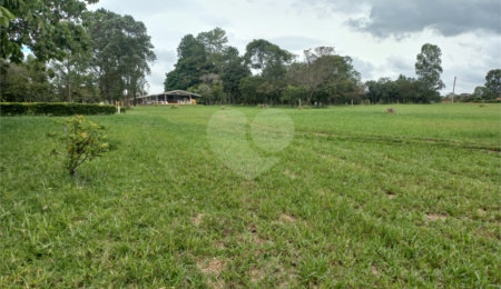 Terreno à venda no condomínio Vila Pinhal, Itirapina - SP