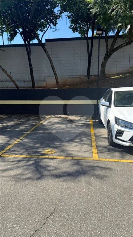 Apartamento com 48m², 2 dormitórios, 1 vaga de garagem, à venda em Itaquera.