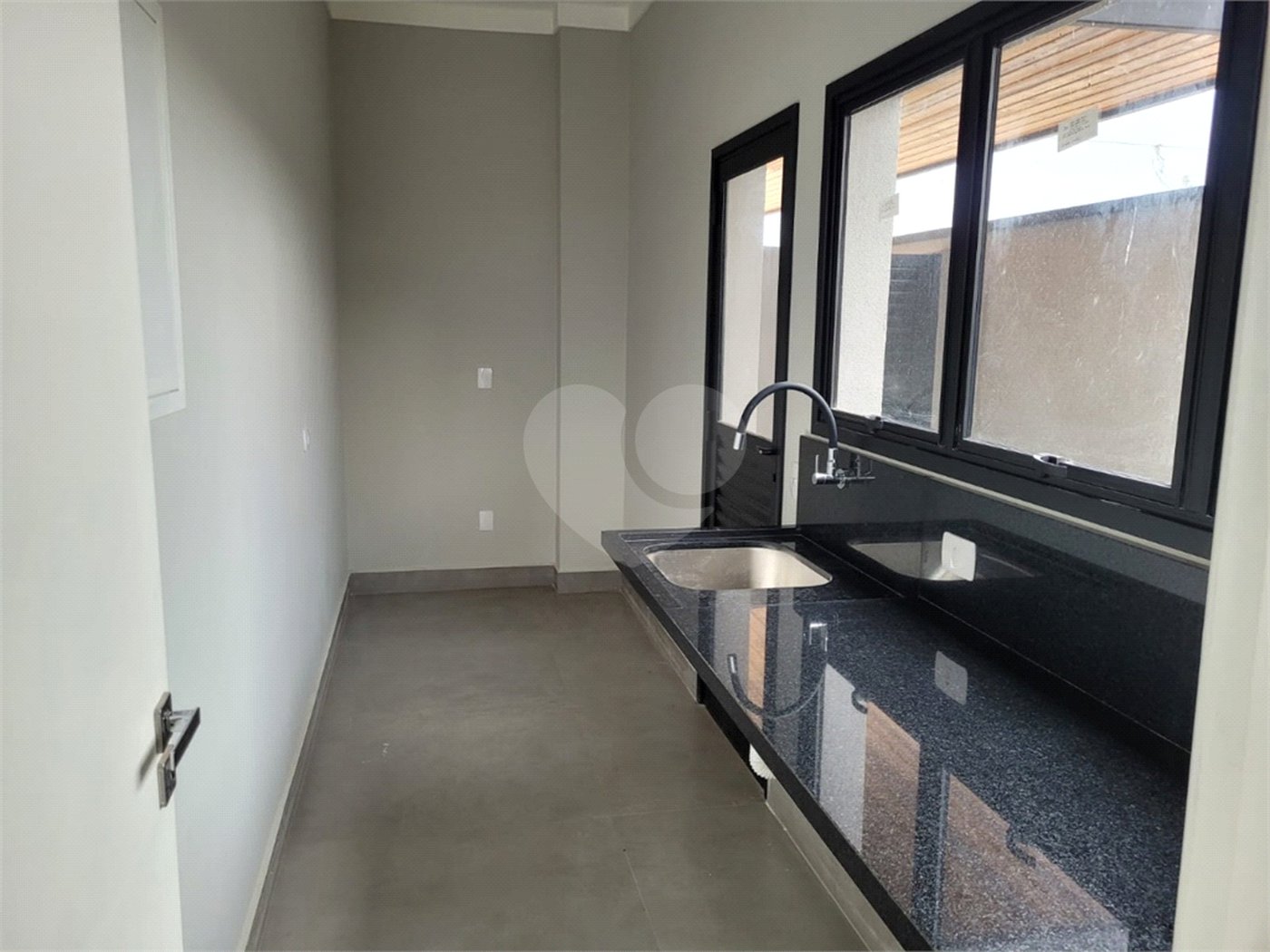 CASA A VENDA NO CONDOMINIO RESERVA RUDÁ COM PISCINA, 3 SUÍTES, 2 VAGAS, SÃO JOSÉ DOS CAMPOS/SP.