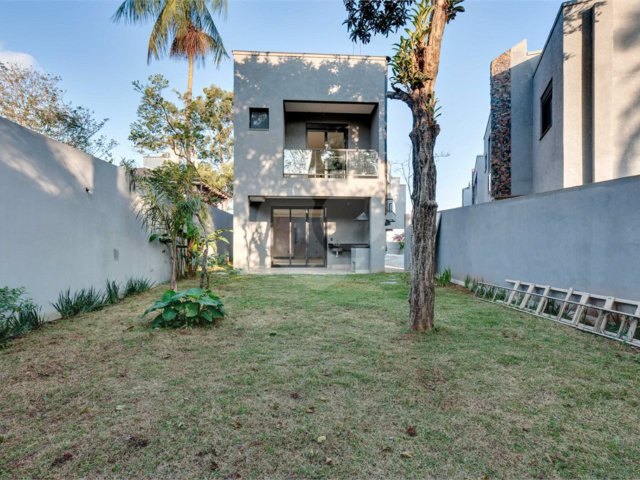 Casa à venda com 4 suítes no condomínio Reserva Robélia, São Paulo - SP