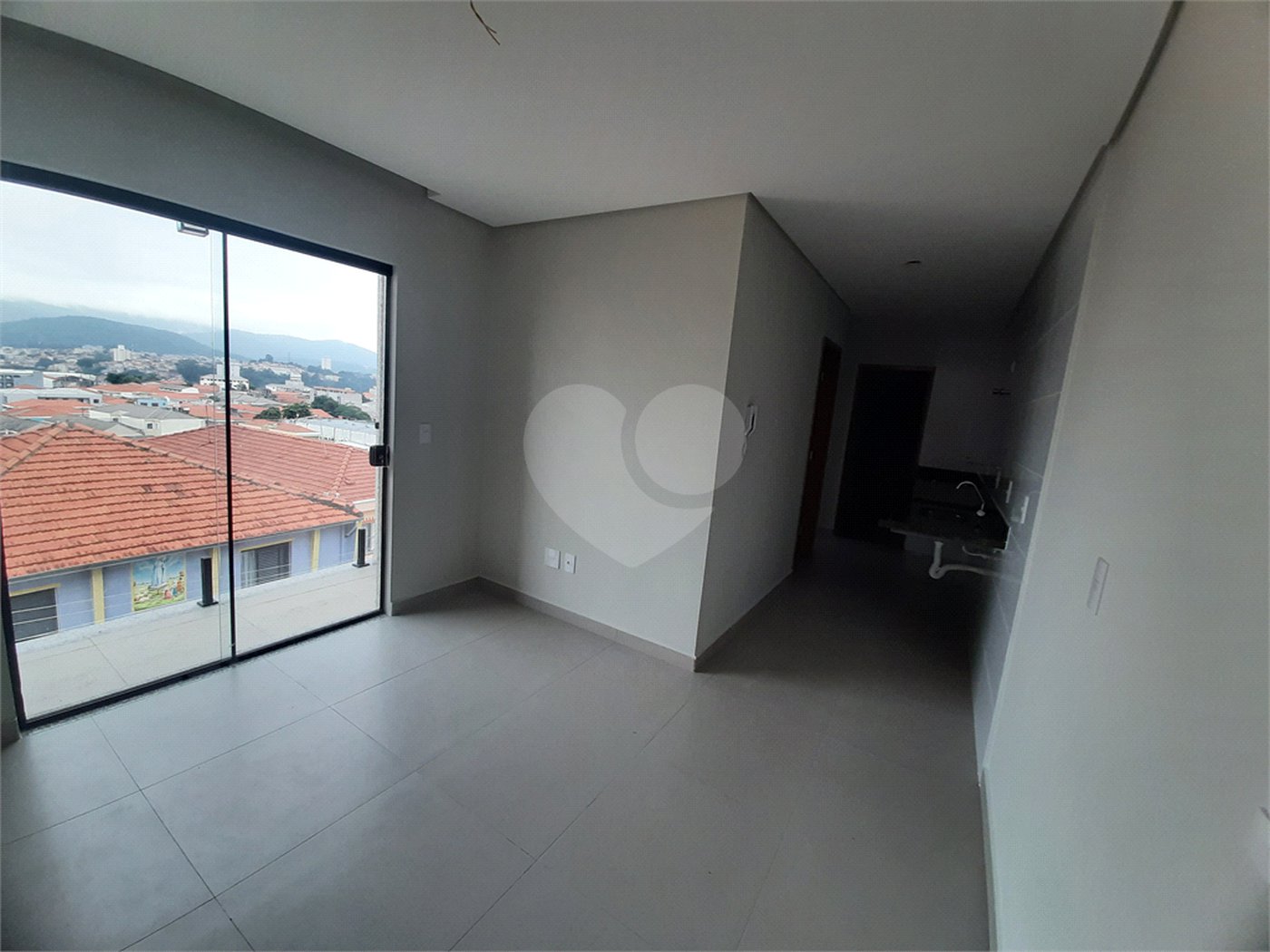 Apartamento com 44m2, 2 quartos, banheiro, sala integrada à cozinha, varanda gourmet e 1 vaga