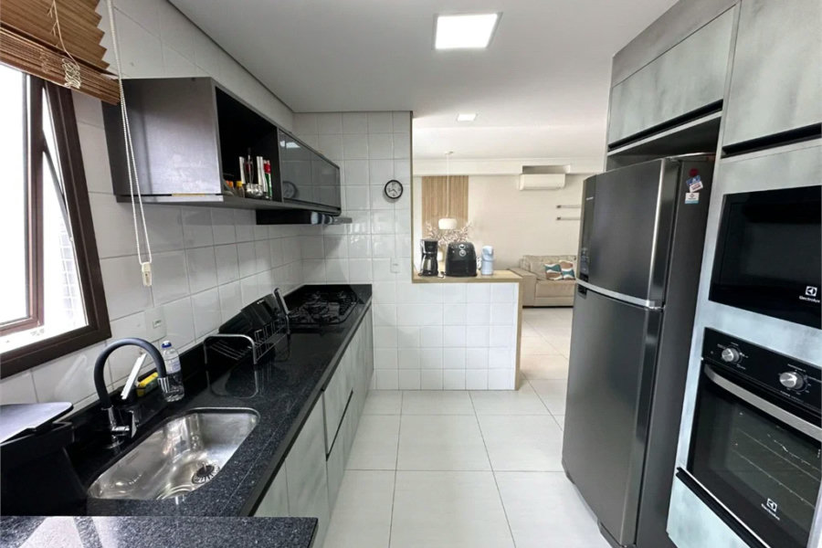 Apartamento à venda com 3 quartos, sendo 1 suíte, em Riviera de São Lourenço, Bertioga, SP