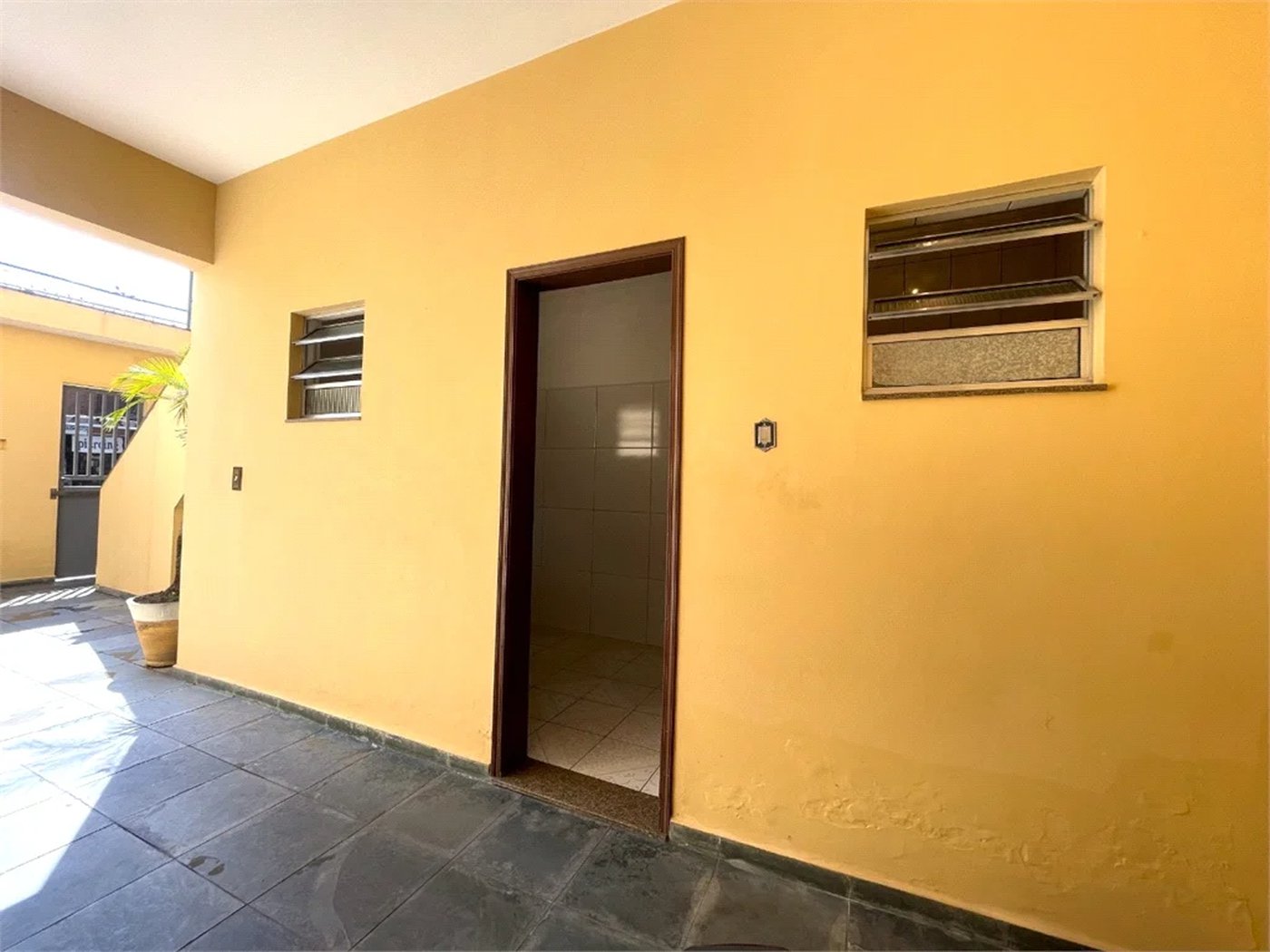 Sobrado à venda com 182m² 3 quartos, 2 vagas e churrasqueira em excelente localização