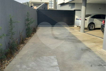 Sobrado à venda com 5 quartos, sendo 3 suítes, em Residencial Jatobás, Louveira, SP