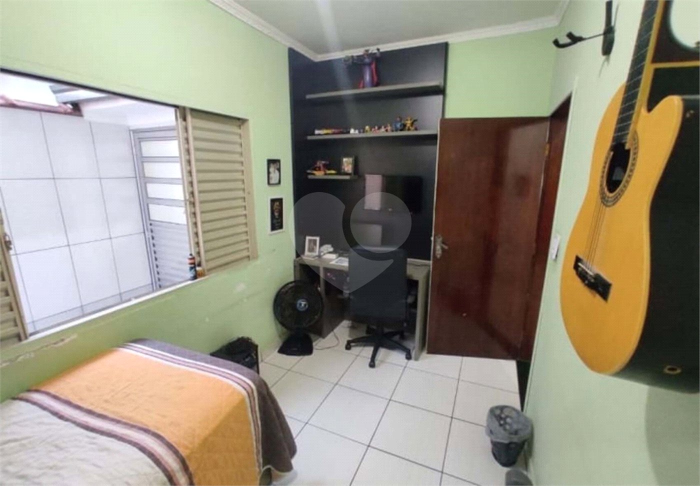 CASA A VENDA NO BAIRRO NOVO HORIZONTE COM 200M², 4 DORMITÓRIOS, 2 BANHEIROS, 2 VAGAS, SJC