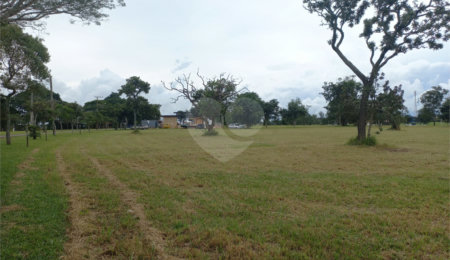 Terreno à venda no condomínio Vila Pinhal, Itirapina - SP