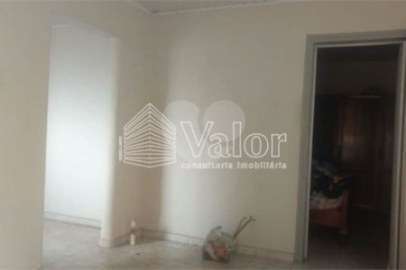 Casa térrea com 2 dormitórios.