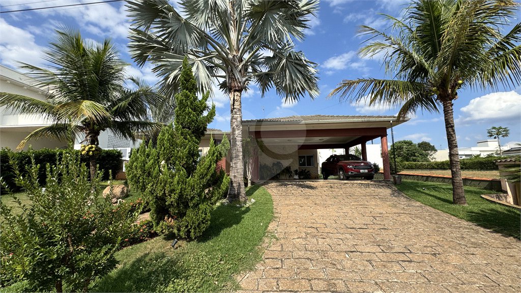 Casa à venda com 4 quartos, sendo 3 suítes, no condomínio Terras de Mont Serrat, Salto - SP