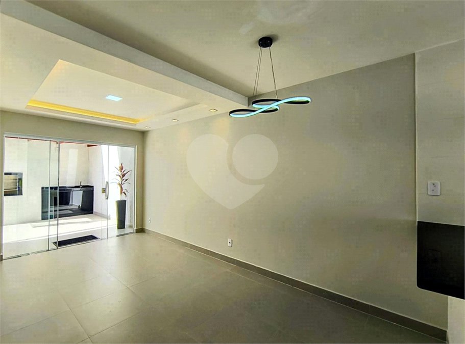 Casa à venda com 2 quartos, sendo 1 suíte,  em Guriri, Cabo Frio, RJ