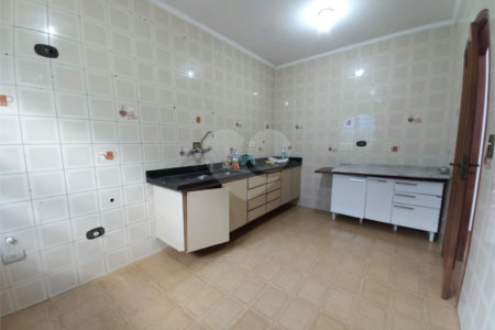 Casa à venda com 3 quartos, sendo 1 suíte, em Jardim das Vertentes, São Paulo, SP