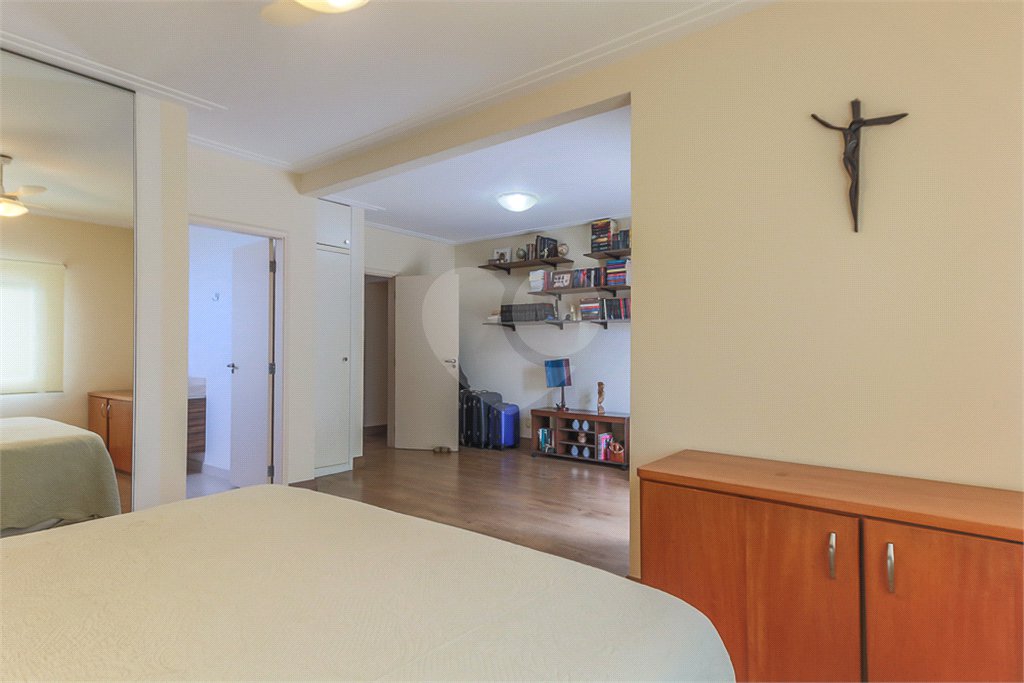 Sobrado à venda com 5 quartos, sendo 4 suítes, em Brooklin Velho, São Paulo, SP