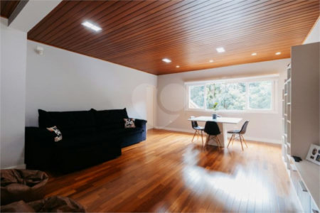 Casa à venda com 5 quartos, sendo 4 suítes, no condomínio Figueira Garden, Atibaia - SP