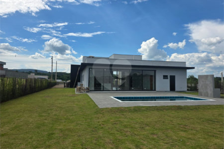 Casa à venda com 3 suítes no condomínio Village Ipanema 2, Araçoiaba da Serra - SP