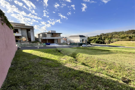 Terreno à venda no condomínio Villa dos Pinheiros, Indaiatuba - SP
