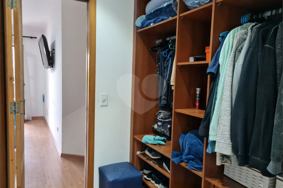 Sobrado à venda com 3 suítes em Horto, São Paulo, SP