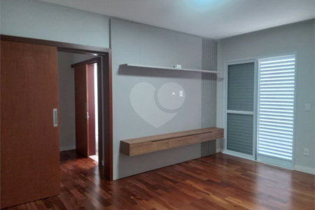 Casa à venda com 4 quartos, sendo 3 suítes,  no condomínio Residencial Montreal, São Carlos - SP