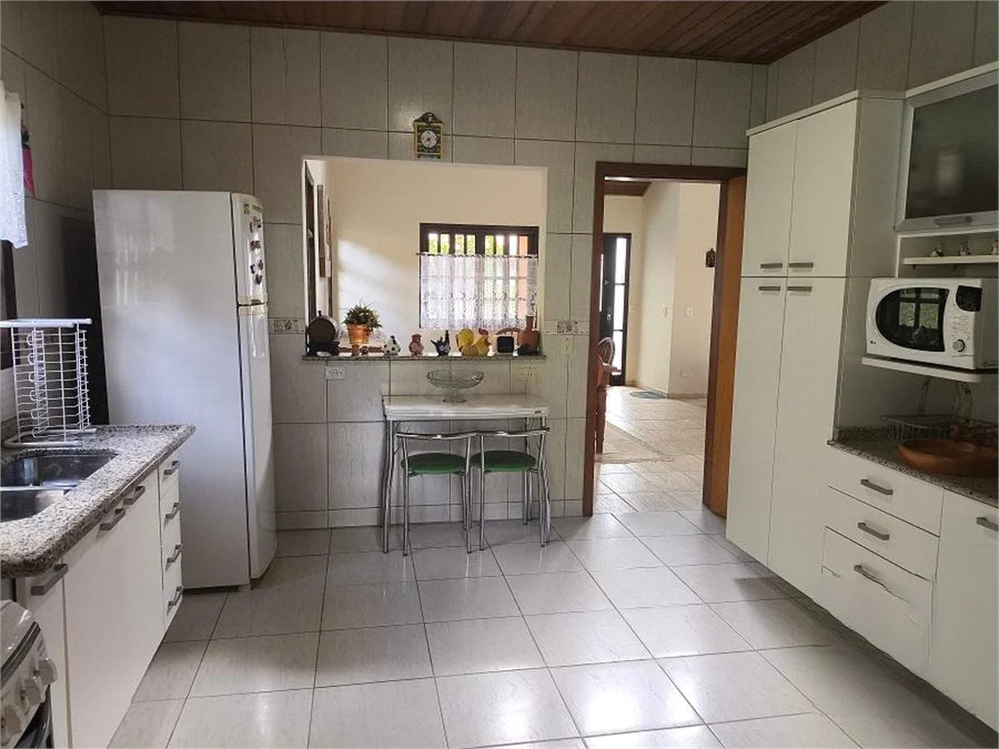 Casa à venda com 3 suítes no condomínio Granja Verediana, Ibiúna - SP