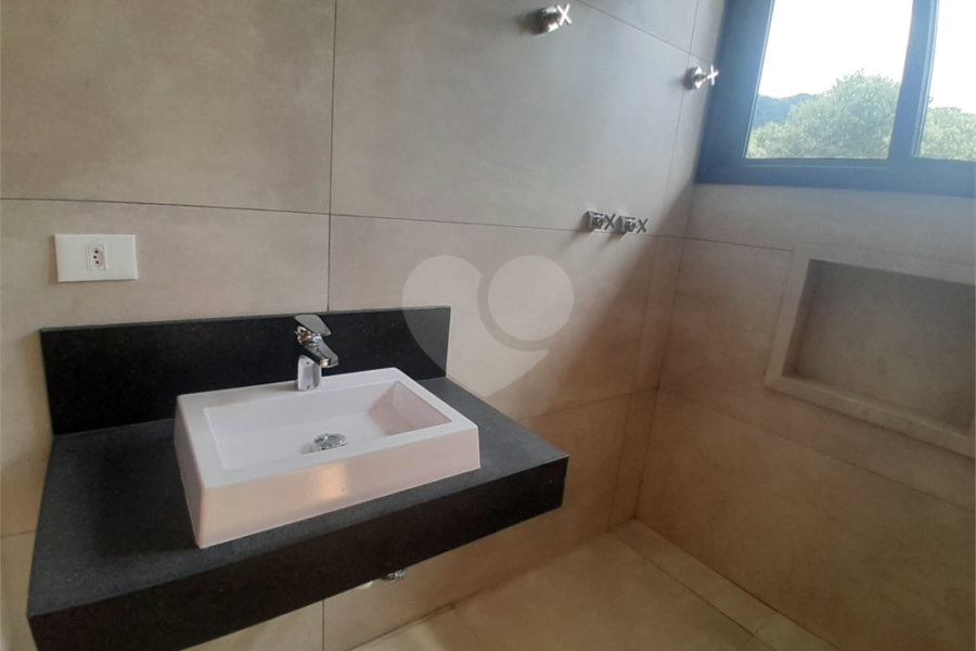 Casa à venda ou para alugar com 3 suítes no condomínio Sausalito, Mairiporã - SP
