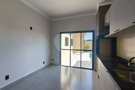 Casa à venda com 3 quartos, sendo 2 suítes, no condomínio Tivolli, Itapetininga - SP