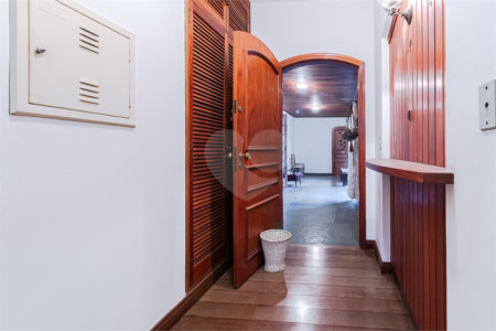 Casa Térrea à venda com 3 suítes em Jardim dos Estados, São Paulo, SP