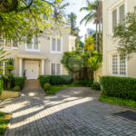Casa à venda com 5 quartos, sendo 4 suítes, no condomínio Bounganville, São Paulo - SP