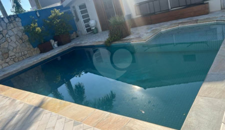 Casa à venda com 2 suítes no condomínio Recanto dos Ipes, Atibaia - SP