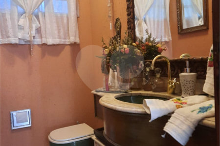 Sobrado à venda com 5 quartos, sendo 3 suítes, em Jardim Marajoara, São Paulo, SP