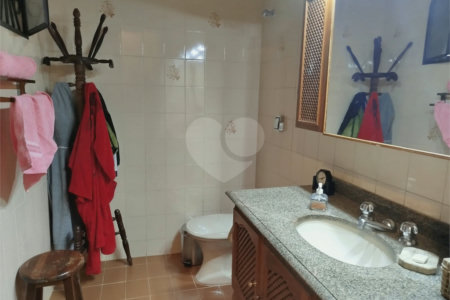 Sobrado à venda com 3 quartos, sendo 1 suíte, em Vila Matias, São Paulo, SP