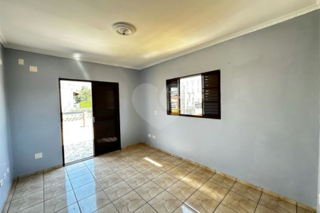 Sobrado à venda com 4 quartos, sendo 1 suíte, em Vila Amorim, Suzano, SP