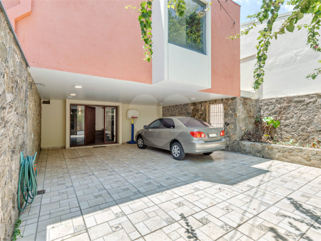 Casa à venda com 3 quartos, sendo 1 suíte,  em Granja Julieta, São Paulo, SP