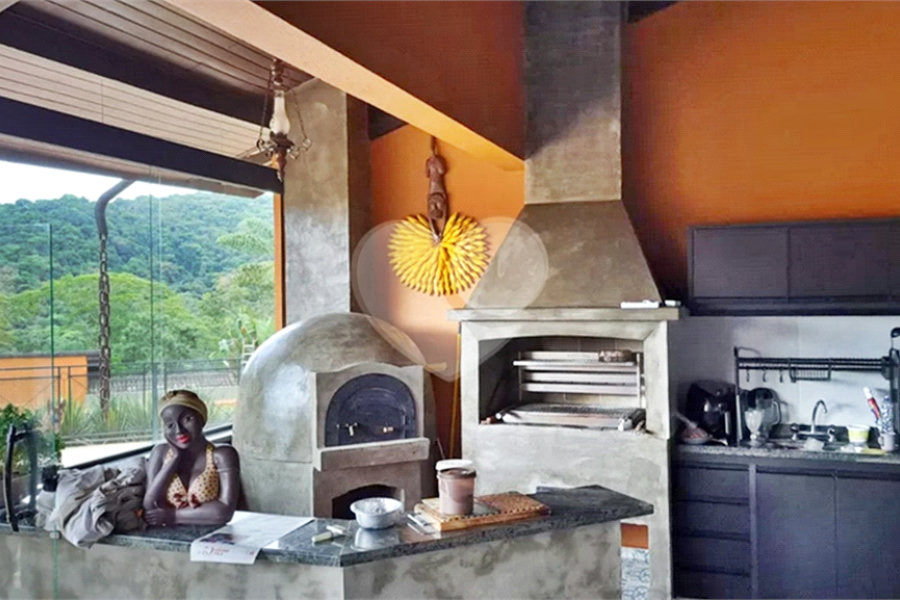 Casa à venda com 8 quartos, sendo 4 suítes, em Roseira, Mairiporã, SP