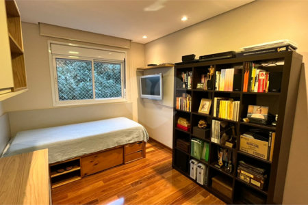 Apartamento de 176 m2 com 4 dormitórios sendo 3 suítes com 3 vagsa Condomínio Dolce Vita Avenida Lacerda Franco ,Cambuci -São Paulo
