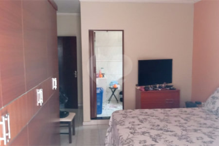 Casa à venda com 4 quartos, sendo 2 suítes,  em Jardim Terezópolis, Guarulhos, SP