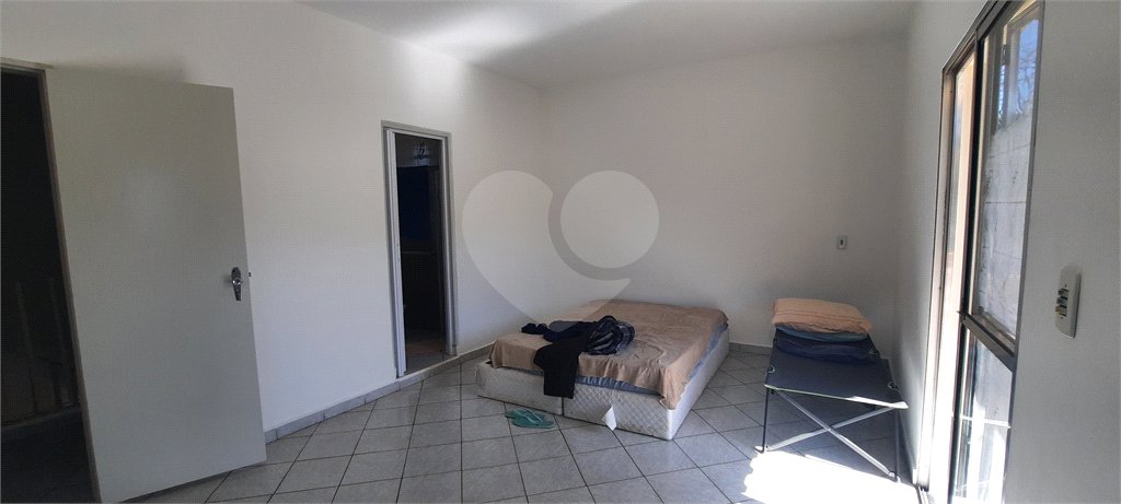 Casa à venda com 3 quartos, sendo 2 suítes, no condomínio Sausalito, Mairiporã - SP