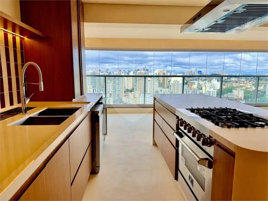 Apartamento à venda com 4 quartos, sendo 3 suítes, em Água Branca, São Paulo, SP