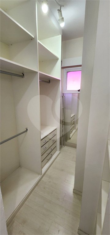Casa à venda com 3 suítes no condomínio Recanto dos Paturis, Vinhedo - SP