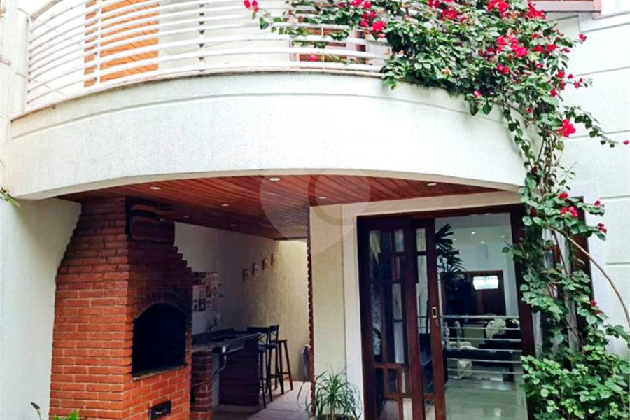 Sobrado à venda com 3 suítes em Horto, São Paulo, SP