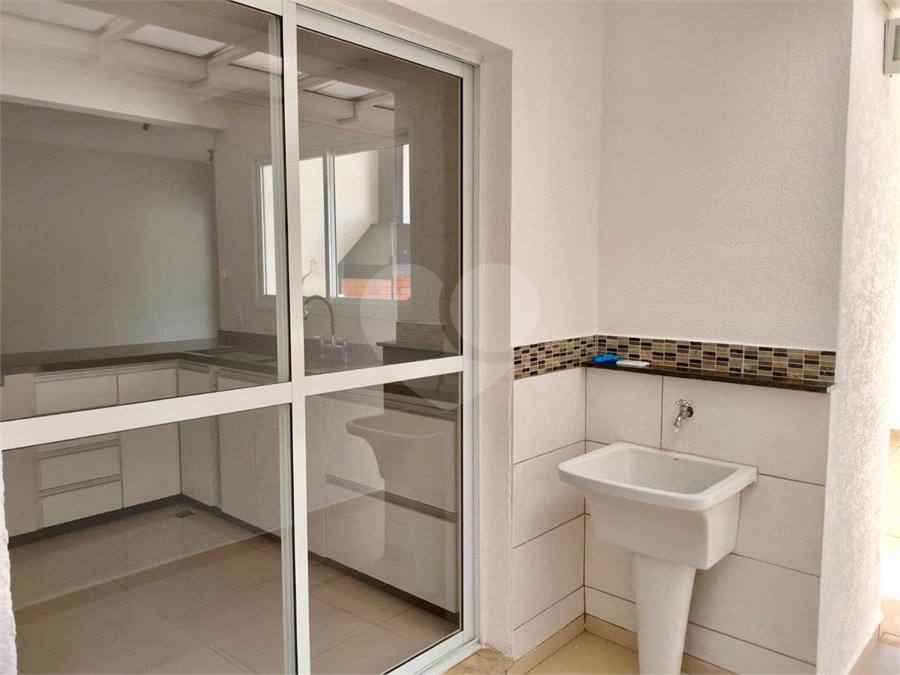 Casa à venda com 3 quartos, sendo 1 suíte, no condomínio Residencial Rio Preto Village, Atibaia - SP