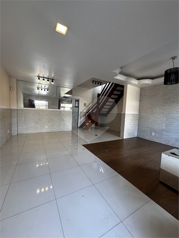 Casa à venda com 3 quartos, sendo 1 suíte, no condomínio Village da Posse, Rio de Janeiro - RJ