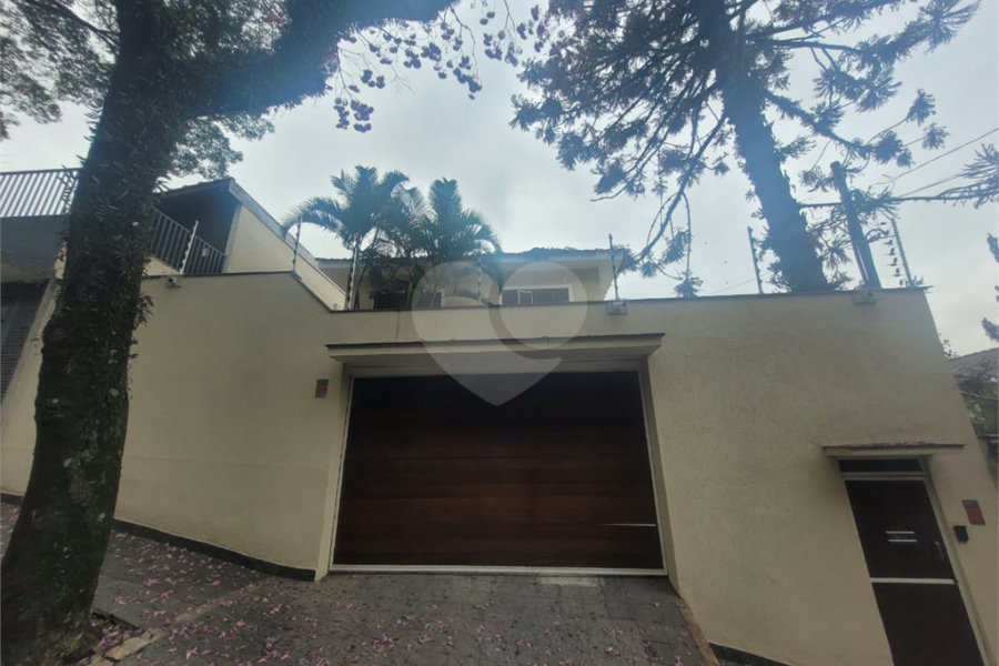 Sobrado à venda com 5 quartos, sendo 3 suítes, em Tremembé, São Paulo, SP