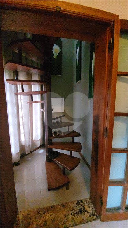 Sobrado à venda com 4 quartos, sendo 2 suítes, no Centro, Mairiporã, SP