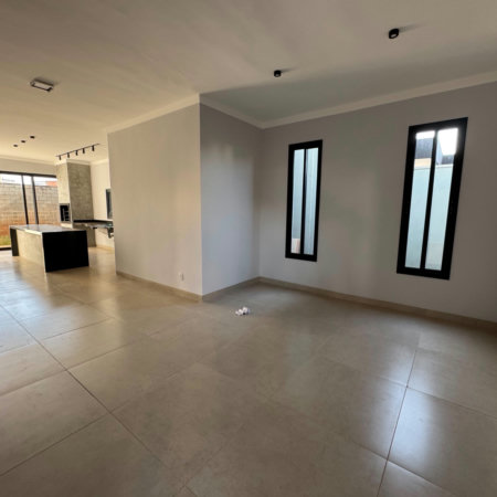 Casa à venda com 3 quartos, sendo 1 suíte,  em Residencial Costa Leste, Três Lagoas, MS