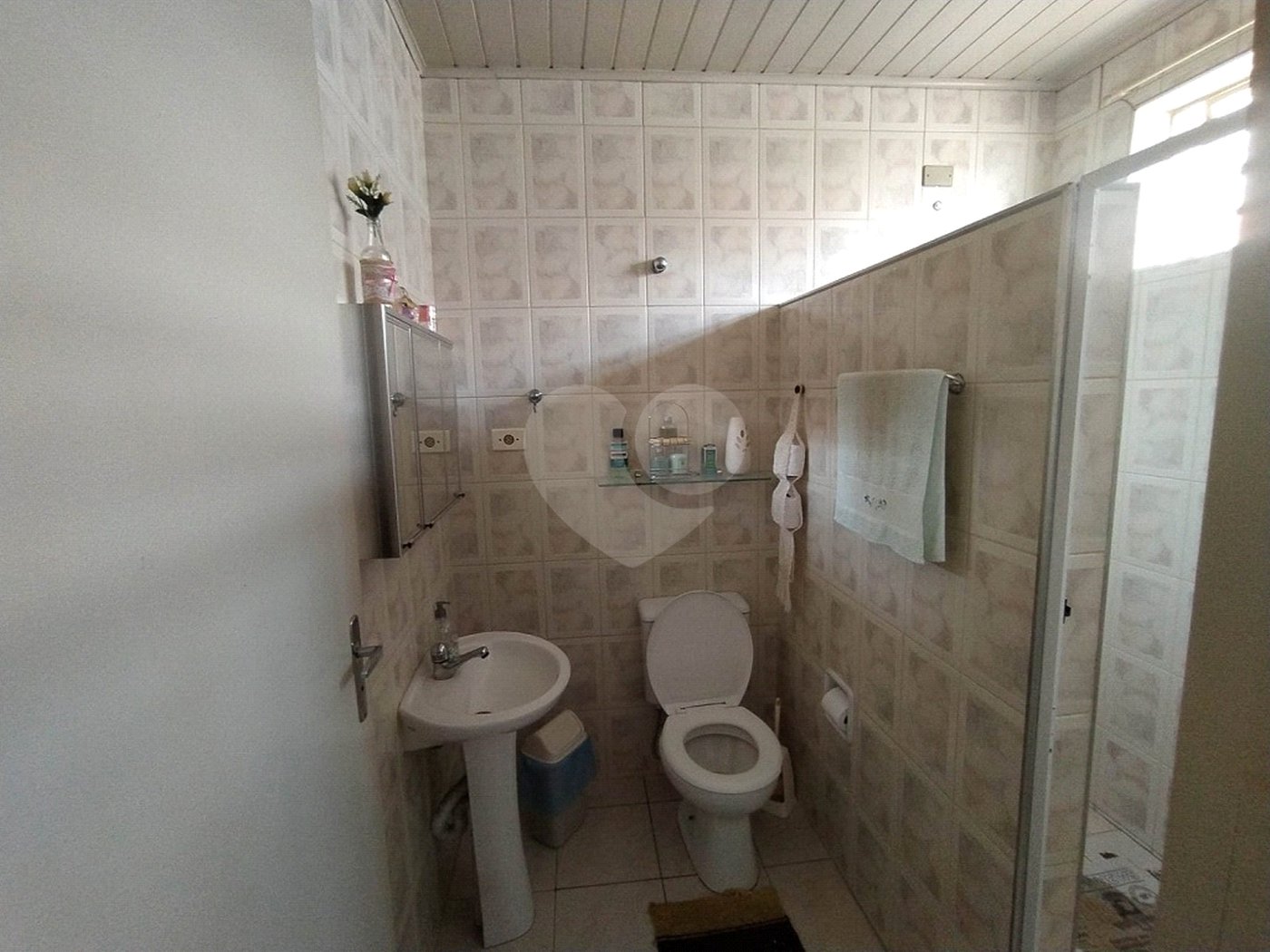 Casa à venda com 6 quartos, sendo 2 suítes, em Chora Menino, São Paulo, SP