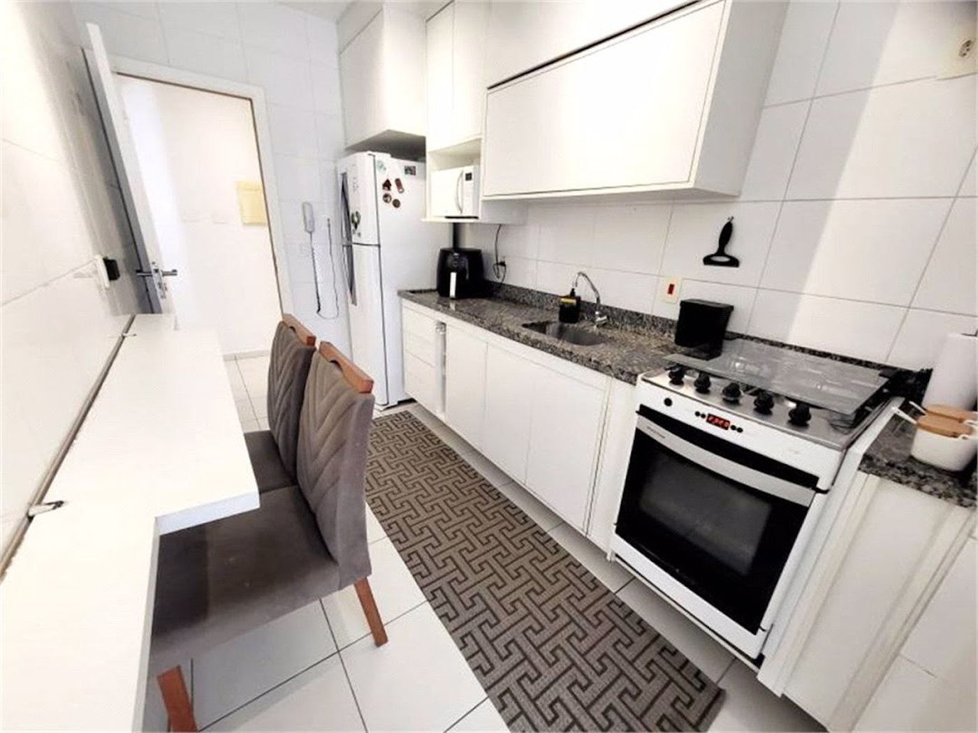 Apartamento Residencial à venda, Gonzaga, Santos - AP1004.